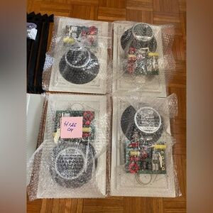 Sonance 8" 3-Way Weather
Resistant In-Wall Speakers D8001
2 Pair W/Flex Bars/4ps